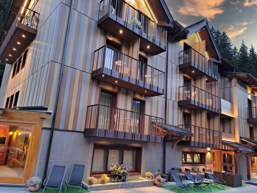 hotel-frontale-tramonto